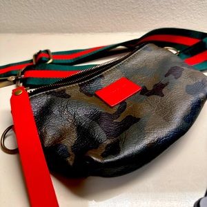 Parker Thatch Little Buddy throwing in a racer green/red strap